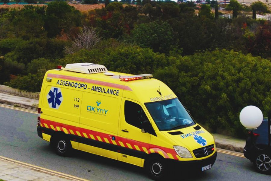 Φορτηγό συγκρούστηκε με δύο οχήματα στη Λεμεσό