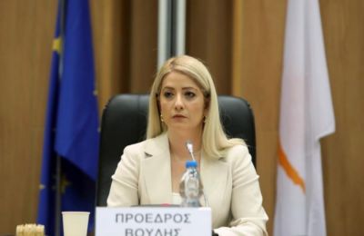 Ο δικηγόρος Χριστόφορος Χριστοφή έκανε σύγκριση των αντιδράσεων για το ταξίδι της Αννίτας Δημητρίου στο Λονδίνο, σε σχέση με τα σωματεία και την ΚΟΠ «που συνειδητά μας εξαπατούν»