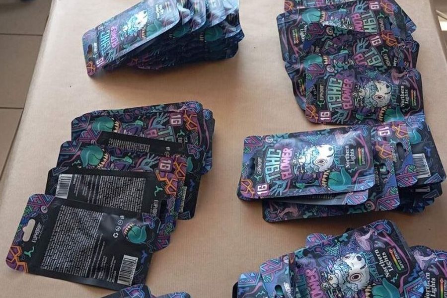 Του έστειλαν ταχυδρομικώς πακέτο με παράνομες ουσίες (ΦΩΤΟΣ)