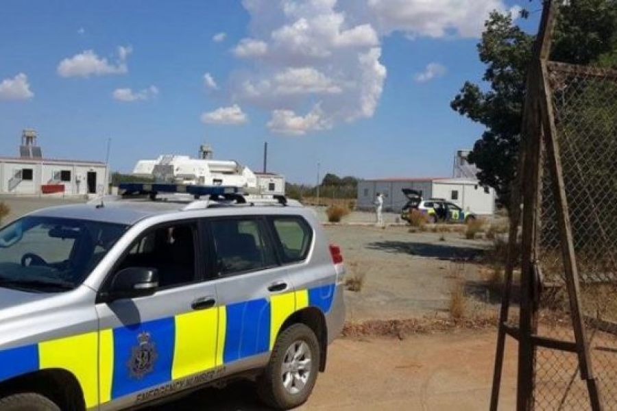 Χειροπέδες σε διακινητές και παράτυπους μετανάστες