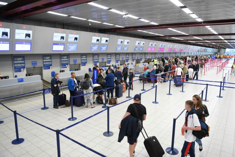 Τέλος η δωρεάν χειραποσκευή στο αεροπλάνο με απόφαση της ΕΕ
