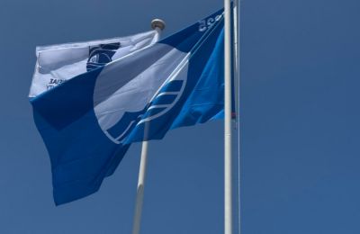 Η θερμοκρασία σήμερα θα ανέλθει στους 27 βαθμούς Κελσίου στα δυτικά παράλια και γύρω στους 31 βαθμούς στα υπόλοιπα παράλια, όπως ενημέρωσε το Τμήμα Μετεωρολογίας