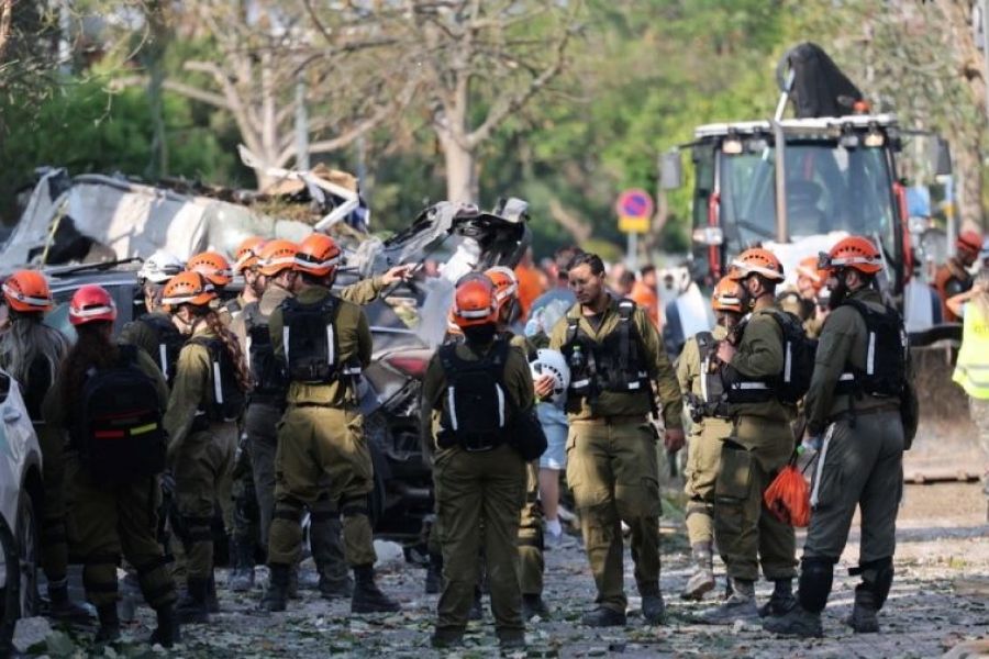 Σφυροκόπημα του Ισραήλ στο Ιράν, με πυραύλους απαντά η Τεχεράνη