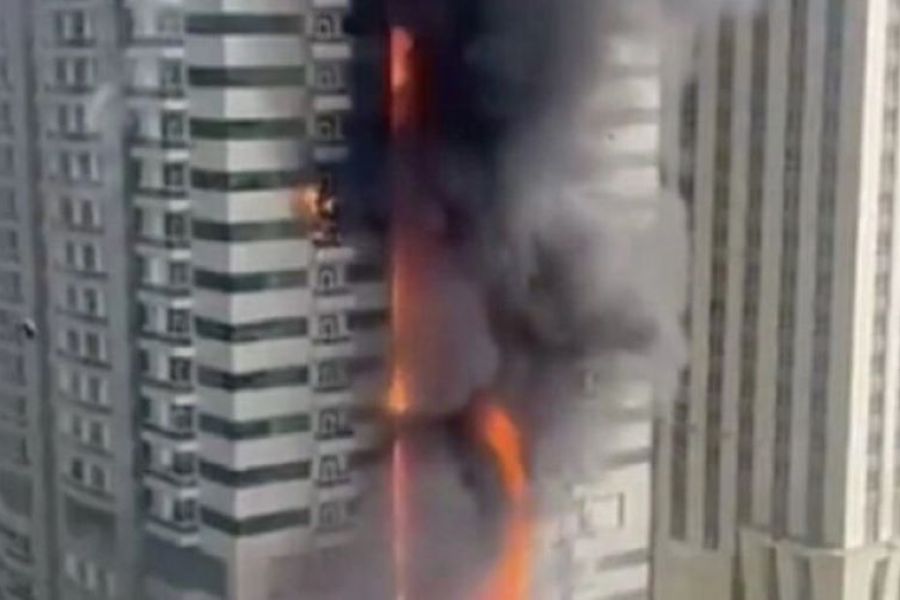 Φωτιά σε ουρανοξύστη 67 ορόφων στο Ντουμπάι με 3.820 κατοίκους