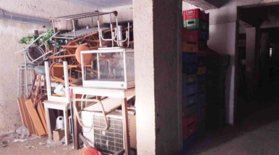 Ένα από τα υπόγεια κτιρίων που έχουν σημανθεί από την Πολιτική Άμυνα ως καταφύγια (Πηγή: Cosmos News)