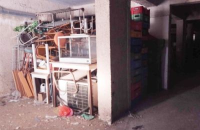 Ένα από τα υπόγεια κτιρίων που έχουν σημανθεί από την Πολιτική Άμυνα ως καταφύγια (Πηγή: Cosmos News)