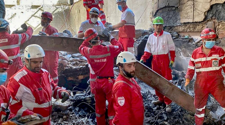 Νέες πυραυλικές επιθέσεις από το Ιράν μετά το σφυροκόπημα του Ισραήλ