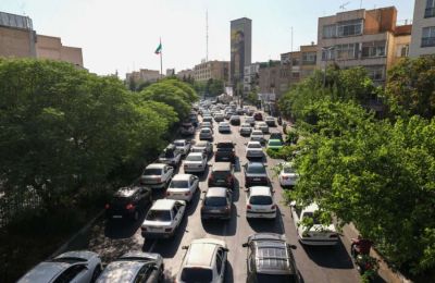Ένα νέο, ακόμη μεγαλύτερο κύμα φυγής από την Τεχεράνη καταγράφηκε σε βίντεο, η γνησιότητα του οποίου επιβεβαιώθηκε από το Reuters