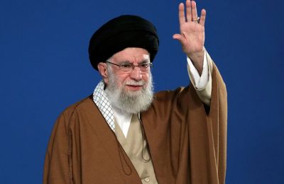 Ποιος είναι ο Χαμενεΐ, ο σκληροπυρηνικός ηγέτης του Ιράν