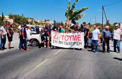 Οι μπανανοπαραγωγοί της περιοχής Κισσόνεργας – Πέγειας και οι γεωργοί της δυτικής Πάφου απέκοψαν την κυκλοφορία για μερικά λεπτά