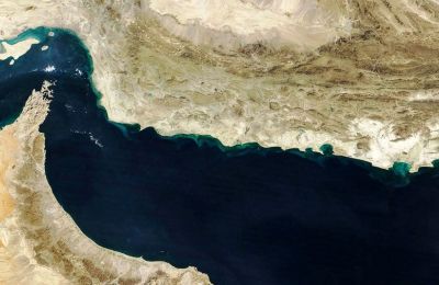 Το Ιράν κλείνει τα Στενά του Ορμούζ