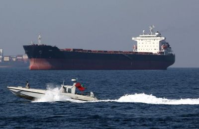 Το Ιράν εξετάζει το ενδεχόμενο κλεισίματος τα Στενά του Ορμούζ