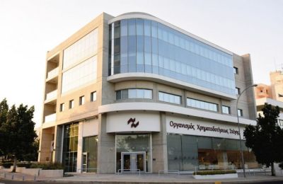 Η Χρηματοοικονομική επίτροπος διαπίστωσε υπερχρεώσεις, ο Οργανισμός Χρηματοδοτήσεως Στέγης αμφισβήτησε την απόφαση ενώ έχουν τον ίδιο δικηγόρο, ανέφερε η Ελένη Γιασεμίδου