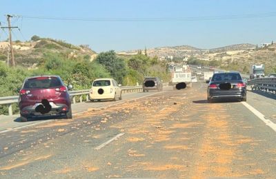 «Καθαρά από τύχη ζούμε, ναι», σχολίασε οδηγός που ακολουθούσε τη φορτωμένη νταλίκα την ώρα του ατυχήματος