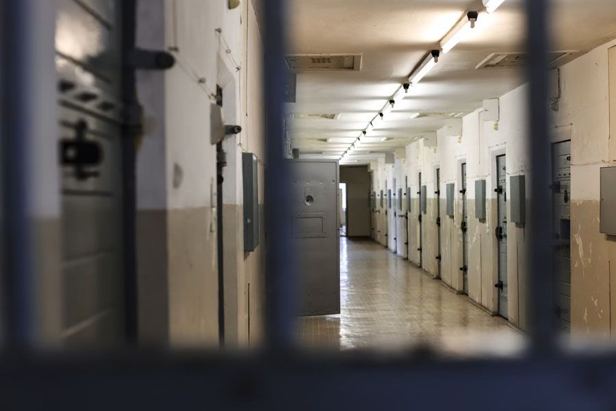 Υπόθεση βαρυποινίτη – Προς διαθεσιμότητα οι τρεις δεσμοφύλακες