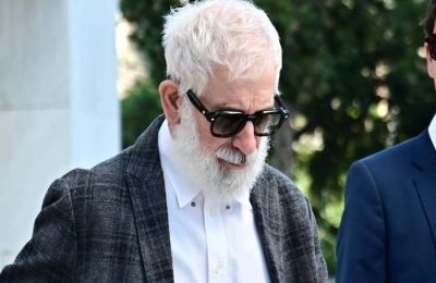  Ζητά σύνταξη για να τα βγάλει πέρα