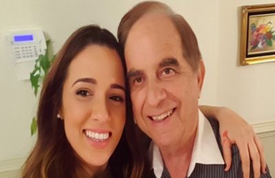 Όσα εξομολογήθηκε η τραγουδίστρια για την απώλεια του πεθερού της