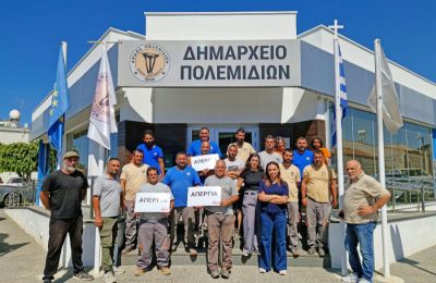 Για παραβίαση της συλλογικής σύμβασης και αδικαιολόγητη κωλυσιεργία στην εφαρμογή αποφάσεων, διαμαρτύρονται τεχνίτες και εργάτες του Δήμου Πολεμιδιών