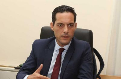 Απασφάλισε η Κυβέρνηση, μέσω του εκπροσώπου της, για την ενέργεια του Φειδία Παναγιώτου να βρεθεί στο «προεδρικό» για συνέντευξη με τον κατοχικό ηγέτη