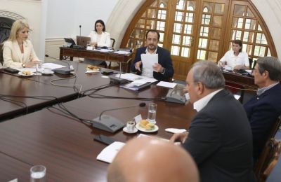 Ενημερώνει το Εθνικό Συμβούλιο για την άτυπη πενταμερή ο Πρόεδρος