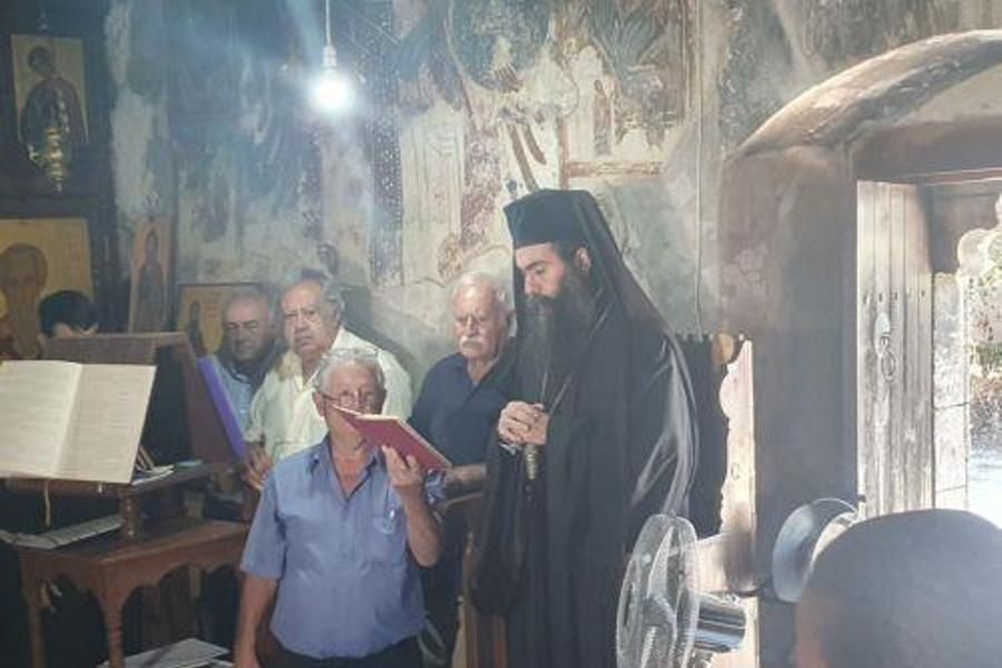 Τέλεσε το μνημόσυνο της μητέρας του ο Τυχικός (ΦΩΤΟ)