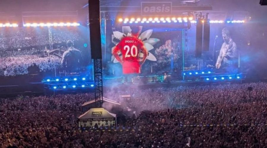 OASIS: Αφιέρωσαν το «Live Forever» στον Ζότα