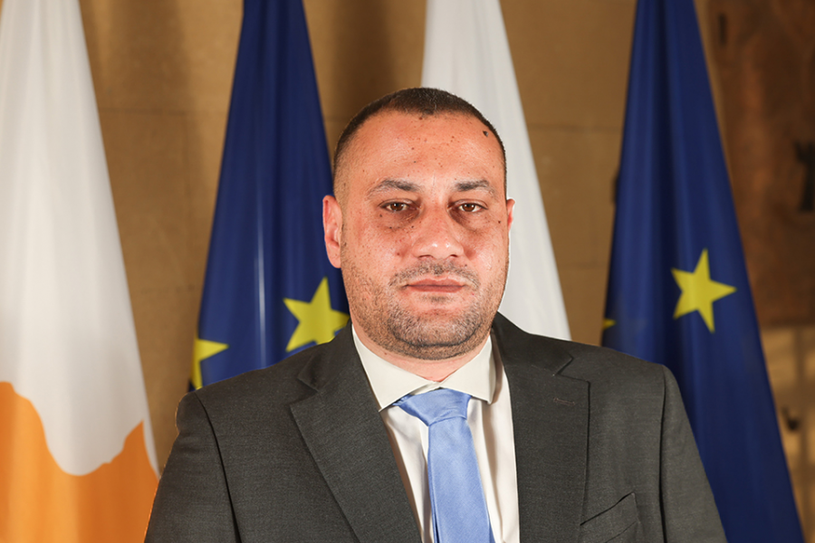 Ο Παλατές αναλαμβάνει τα καθήκοντα της Άννας Αριστοτέλους