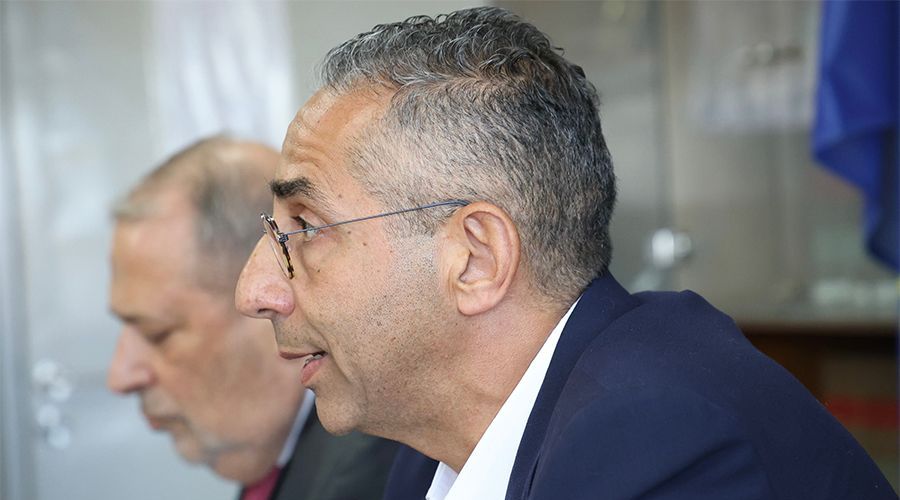 Ανοίγει τα χαρτιά του μετά τις φωνές για παραίτηση ο Αγγελίδης