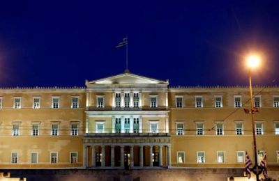 Εντοπίστηκε ύποπτος φάκελος έξω από την Ελληνική Βουλή 