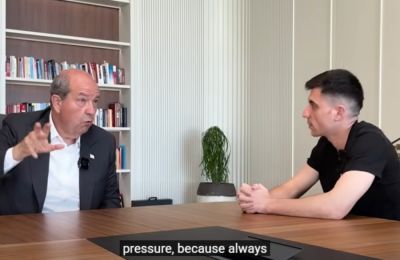 Να μην βρεθούν σε χώρο μπροστά από σημαίες ή σύμβολα, ζήτησε ο Φειδίας Παναγιώτου πριν συναντήσει τον Ερσίν Τατάρ στην κατεχόμενη Κύπρο