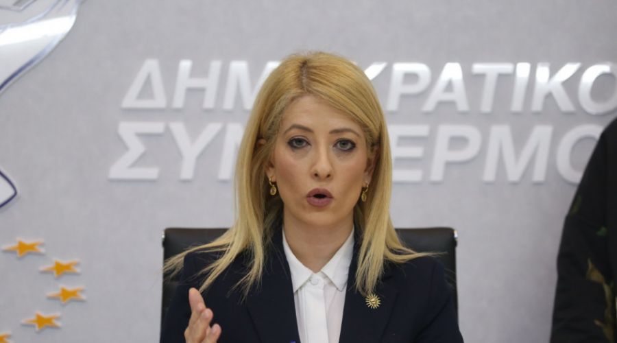 Ο Ανδρέας Θεμιστοκλέους διερωτάται εάν στην επόμενη ολομέλεια «τολμήσει να με διακόψει για να πετάξει τις αρλούμπες της»
