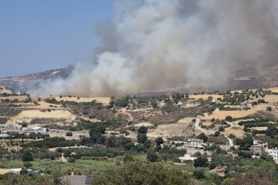 Μεγάλη πυρκαγιά στην επαρχία Πάφου