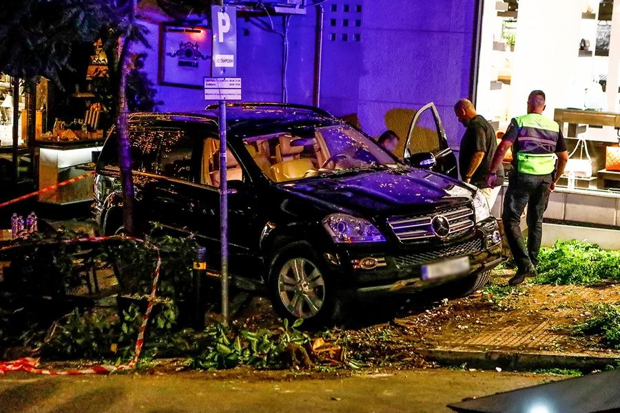 Πώς συνέβη το σοκαριστικό ατύχημα με το τζιπ που έπεσε σε εστιατόριο