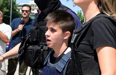 Με αποδοκιμασίες έφυγε για τις φυλακές Κορυδαλλού η Μουρτζούκου