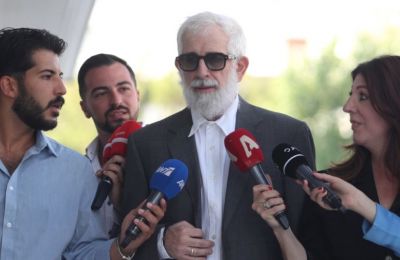 Σε λυγμούς ξέσπασαν οι γυναίκες που τον κατήγγειλαν, ενώ ο ίδιος παρέμεινε ψύχραιμος