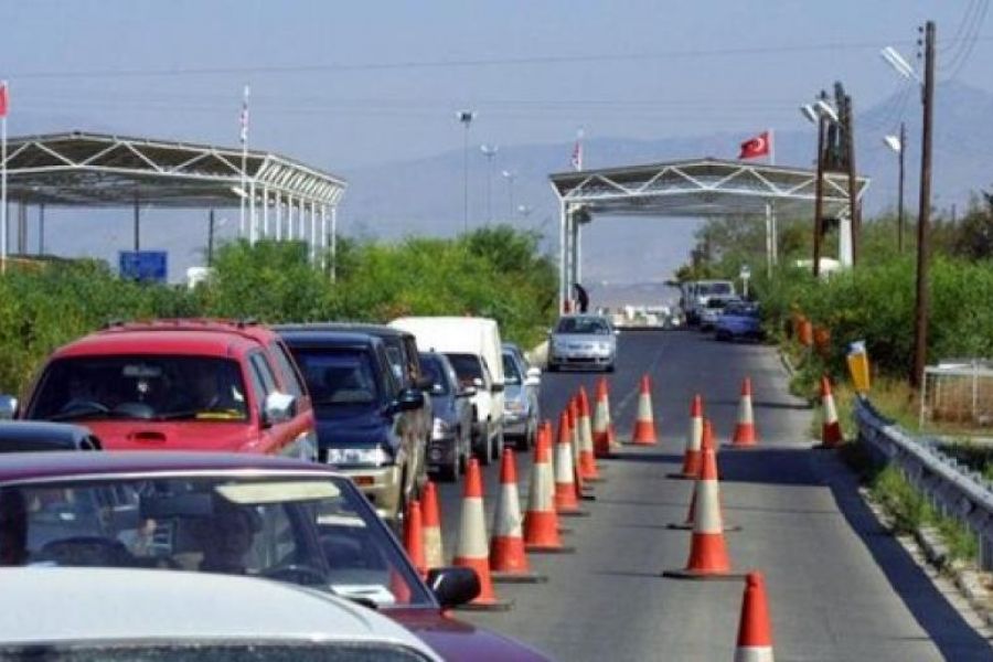 Κυκλοφοριακό κομφούζιο στο οδόφραγμα του Αγίου Δομετίου