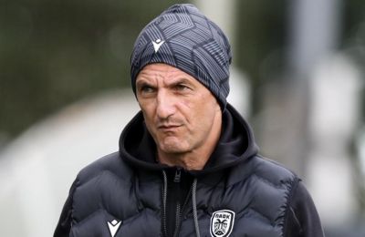 O Λουτσέσκου στάθηκε ξεχωριστά σε κάθε παίκτη μετά το φιλικό με Άγιαξ