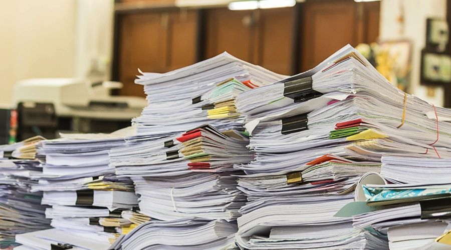 Παρότι κατέθεσε όλα τα απαραίτητα δικαιολογητικά, πληρώνοντας τις σχετικές αμοιβές και έχοντας συμμορφωθεί με τις νόμιμες προϋποθέσεις, περιμένει εδώ και δύο χρόνια πολεοδομική άδεια