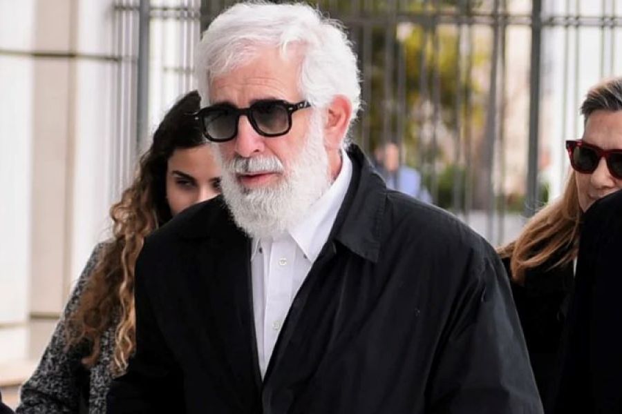 Κάηκε το σπίτι του Πέτρου Φιλιππίδη στην Πατησίων Κάηκε το σπίτι του Πέτρου Φιλιππίδη στην Πατησίων