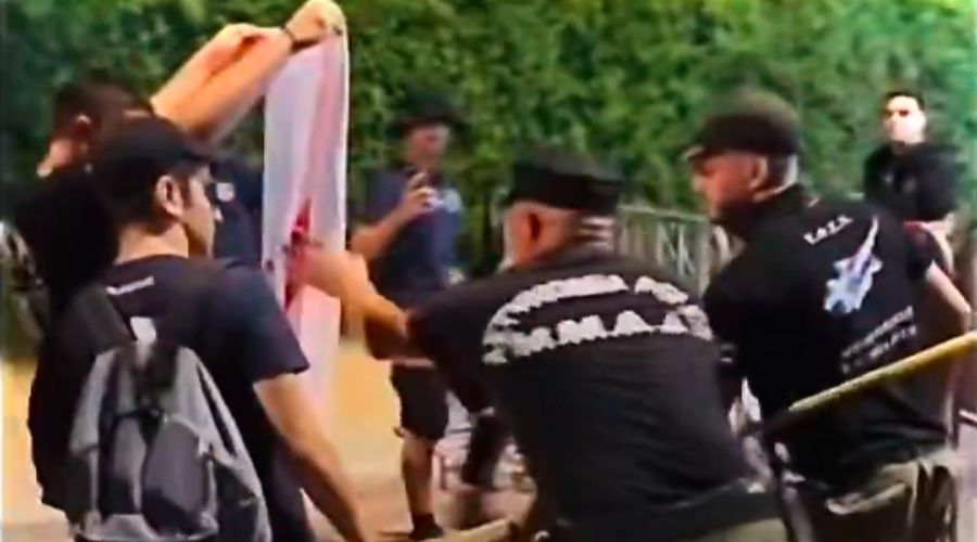 Ο Sefa Karahasan επικροτεί τον Νίκο Χριστοδουλίδη για το περιστατικό με τον αστυνομικό και το σύμβολο της κατοχής στο οδόφραγμα και του εύχεται καλή τύχη