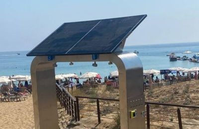 Ξεκίνησε η εγκατάσταση 72 υπερσύγχρονων ντουζιέρων στις παραλίες του Πρωταρά