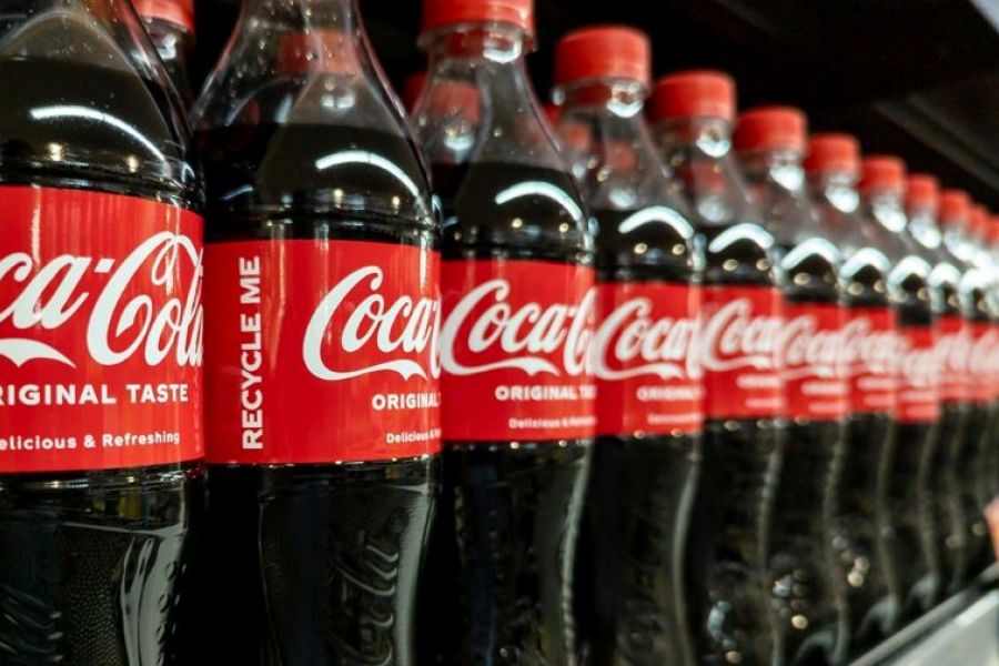 Η Coca Cola υπέκυψε στον Τραμπ: Θα λανσάρει νέα έκδοση Η Coca Cola υπέκυψε στον Τραμπ: Θα λανσάρει νέα έκδοση