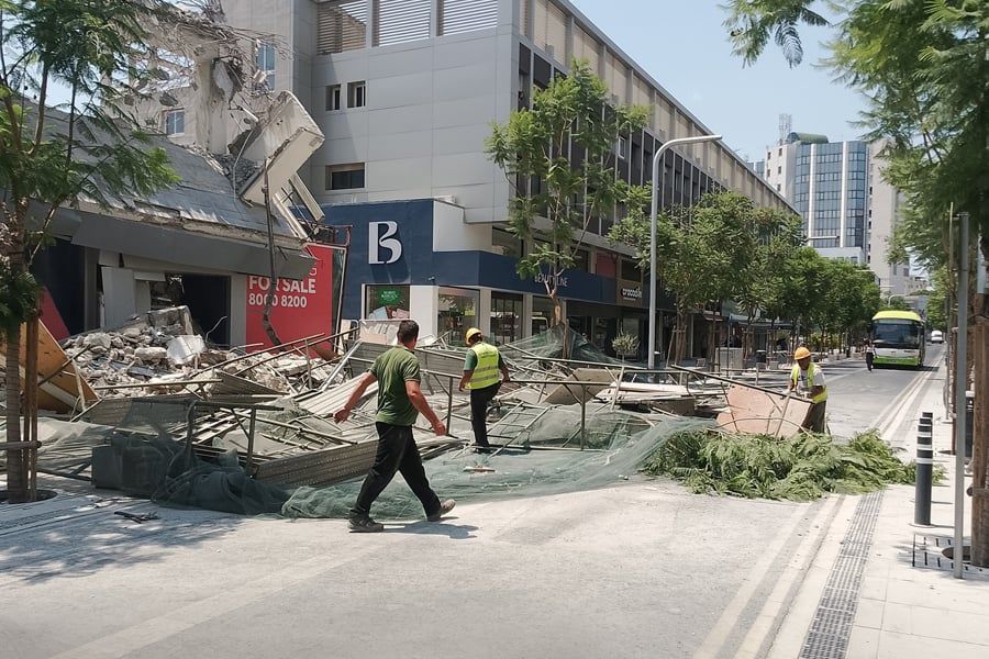 Κατάρρευση Μακαρίου: Παραβιάσεις ουσιωδών όρων στην άδεια κατεδάφισης Κατάρρευση Μακαρίου: Παραβιάσεις ουσιωδών όρων στην άδεια κατεδάφισης