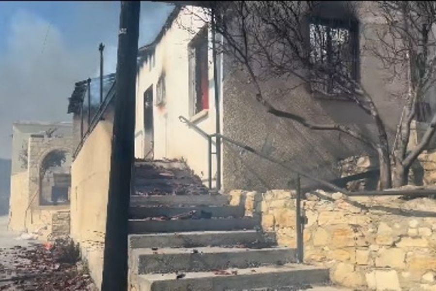 Λεμεσός: Η στιγμή που σπίτι τυλίγεται στις φλόγες (ΒΙΝΤΕΟ)