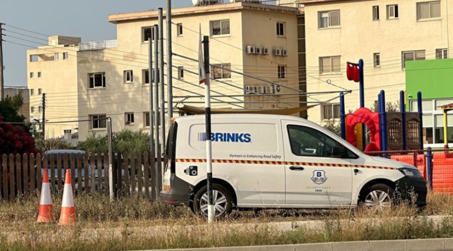 «Πηγαινοερχόμαστε για να μαζέψουμε λίγα πράγματα από τα σπίτια μας τζαι συναντάς τους, τούτους μπροστά σου», είπε με αγανάκτηση η γυναίκα