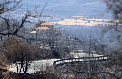 Στάχτη και αποκαΐδια άφησε η πύρινη λαίλαπα 