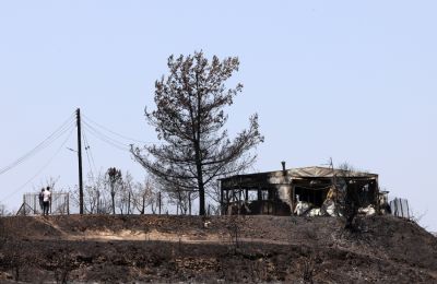 Μέχρι τις 17:00 χθες υπήρξαν αναφορές για ζημιές σε 191 κατοικίες, εκ των οποίων 93 κάηκαν ολοσχερώς σε συνολικά 15 χωριά και η καταγραφή συνεχίζεται