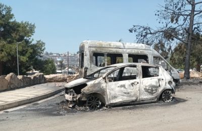 Πατάς το κουμπί να ενημερωθείς για το τι συμβαίνει και βλέπεις σειρές και προγράμματα σε επανάληψη. Μια μέρα σαν όλες τις άλλες...