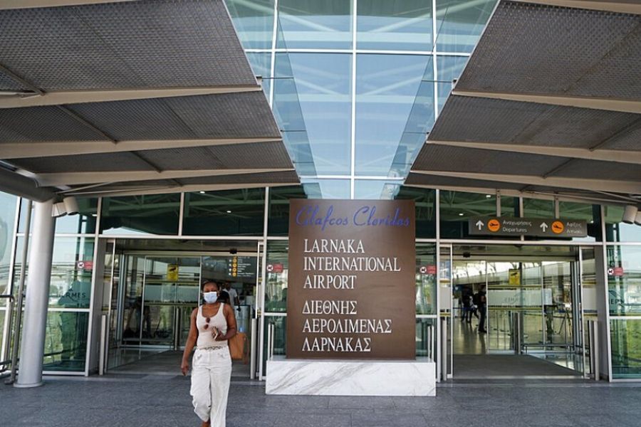 Αντί στη Λάρνακα προσγειώθηκαν στην Πάφο