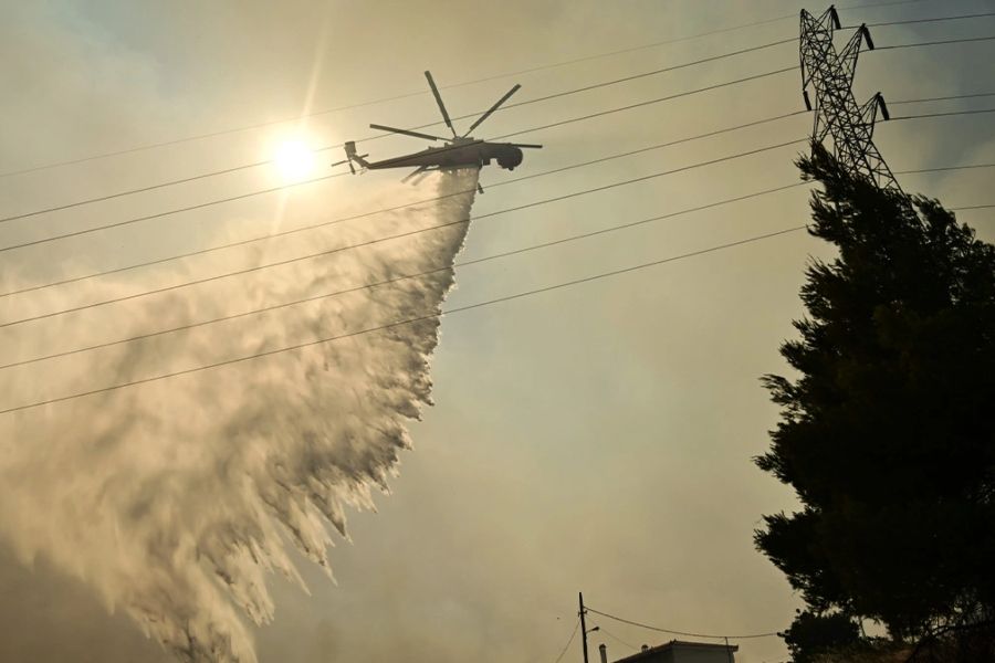 Μαίννται μεγάλες φωτιές σε Αττική, Εύβοια, Μεσσηνία και Κύθηρα Μαίννται μεγάλες φωτιές σε Αττική, Εύβοια, Μεσσηνία και Κύθηρα